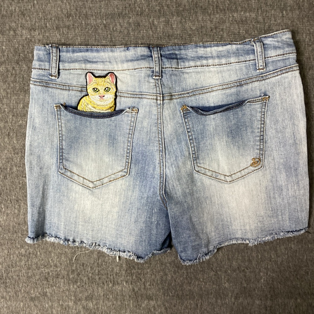 Indigo Rein Womens Denim Shorts Light Wash Patches Sequins Cat Rainbow Size 13 - Picture 6 of 12